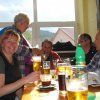 V ruke pivo, za chrbtom jabĺčko- dôvod na radosť